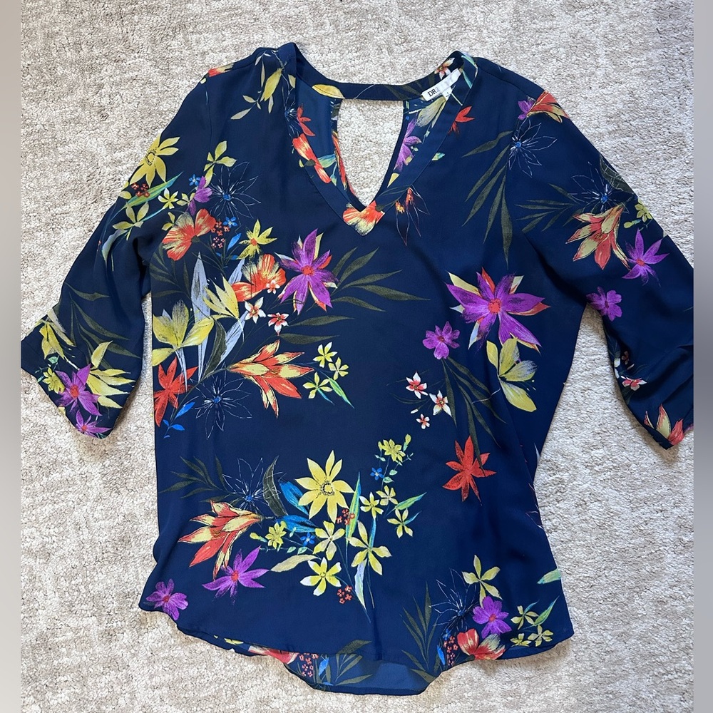 DR2 Navy Floral V-Neck Top Large
